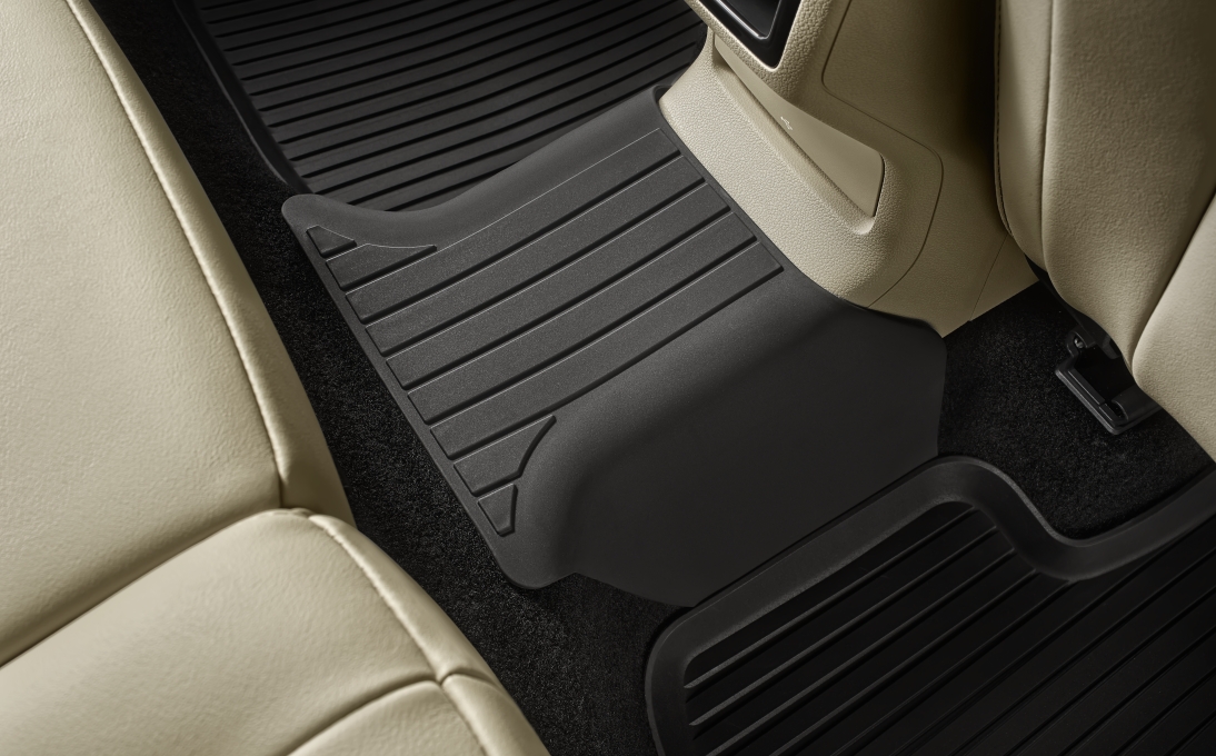 Celoročný koberec cez tunel Karoq