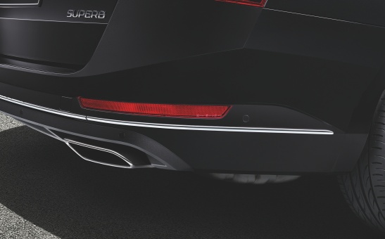 Rear bumper strip – chrome