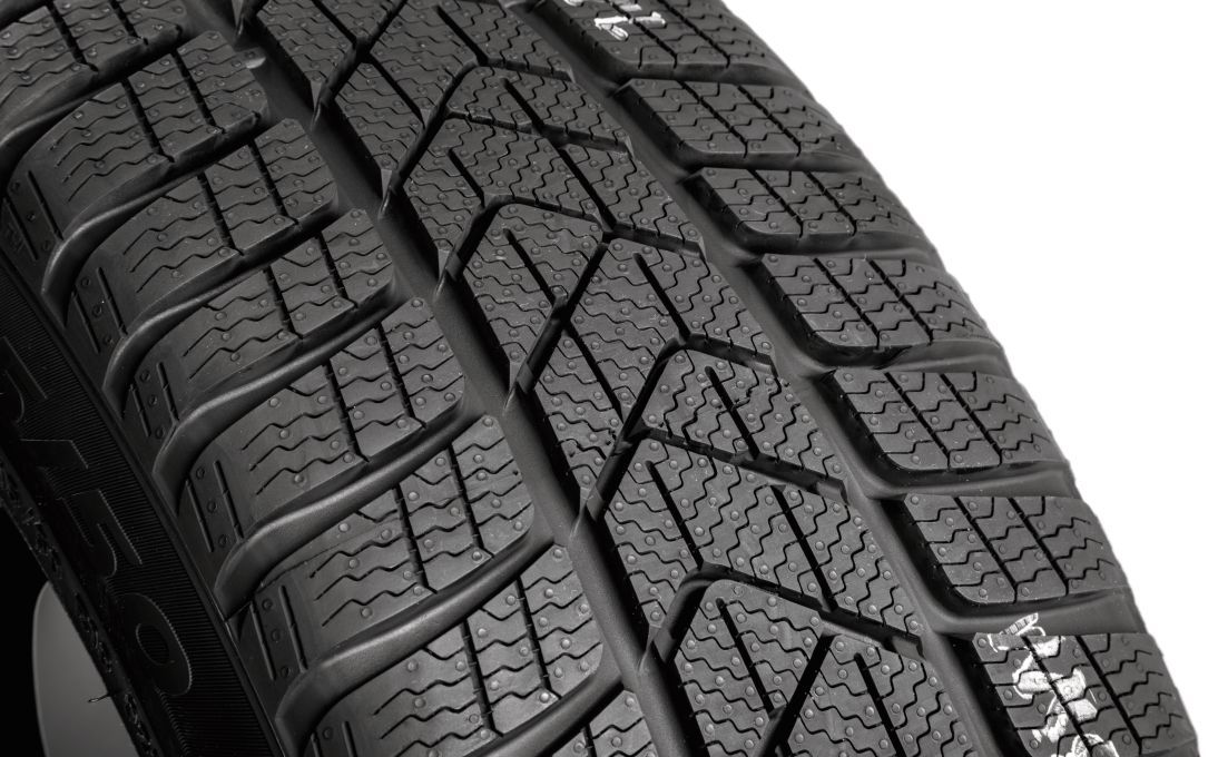 Complete winter alloy wheel MYTIKAS 18" for KAROQ