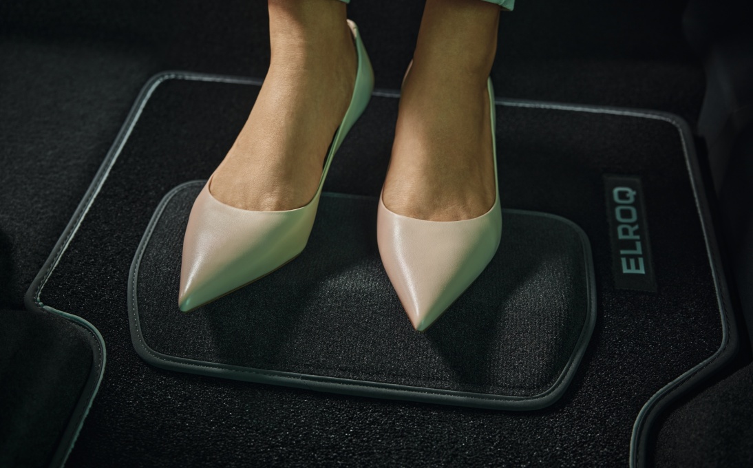 Opierka nôh „Lounge Step‘‘ čierna