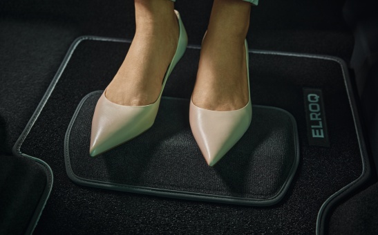 Opierka nôh „Lounge Step‘‘ čierna