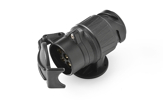 Adaptor for connecting the trailer