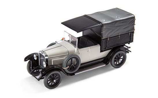 Model vozidla LK 110 (1927) v béžovej farbe.